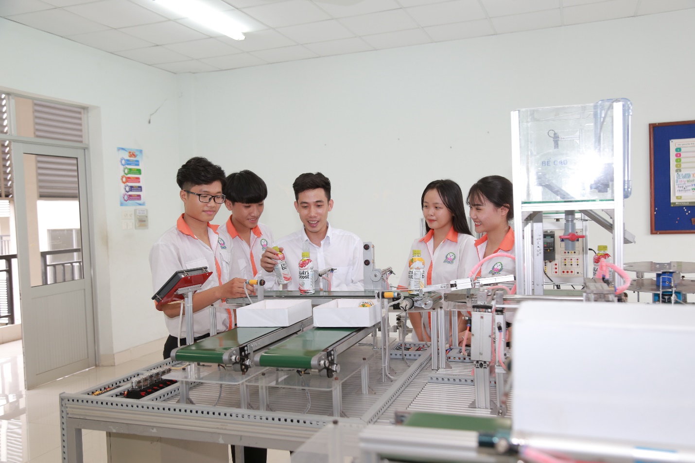 Tại sao chọn Khoa Điện - Điện tử trường Cao đẳng CNC Đồng An ?
